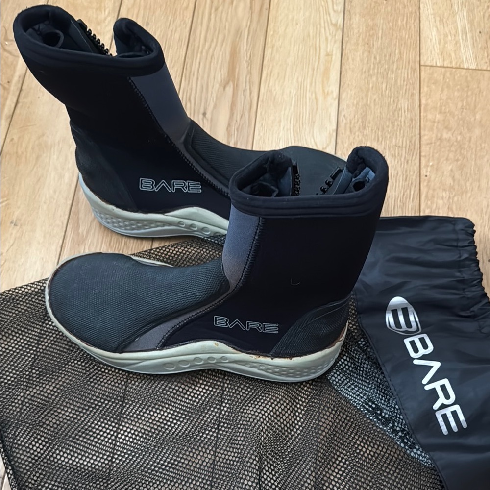 BARE Black Diving Boots